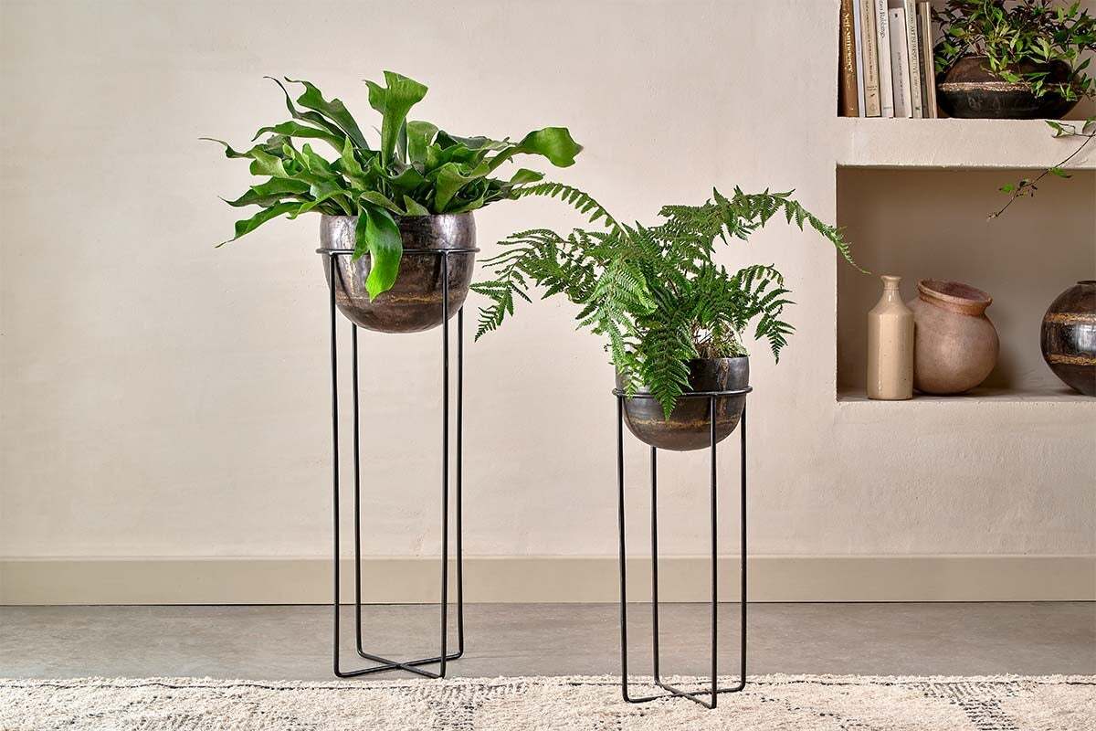Endo Reclaimed Iron Planter Stand