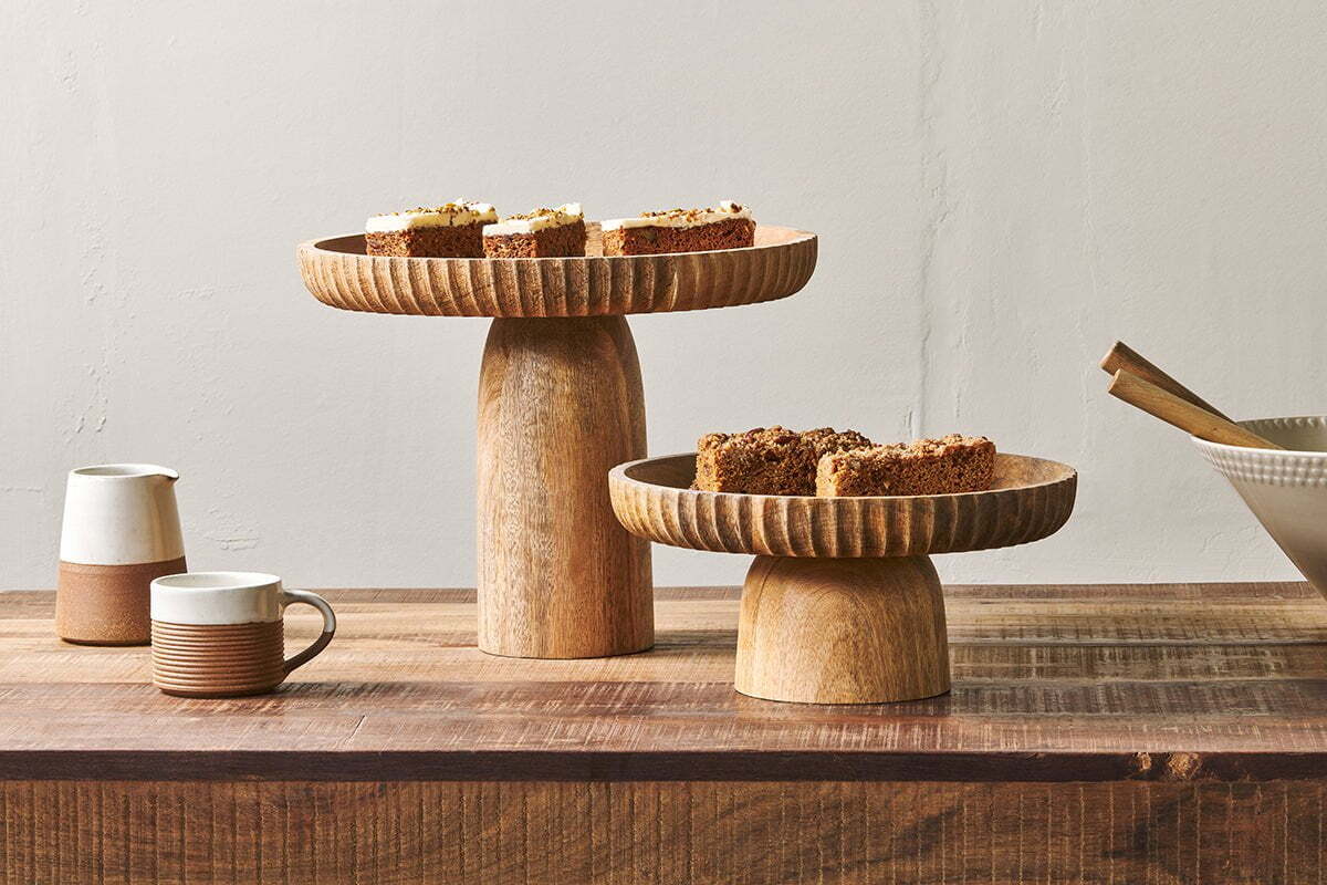 Gavivi Mango Wood Stand