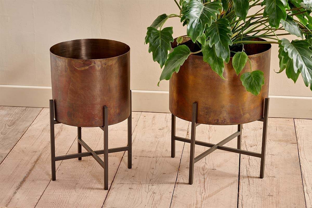 Juoni Iron Planter