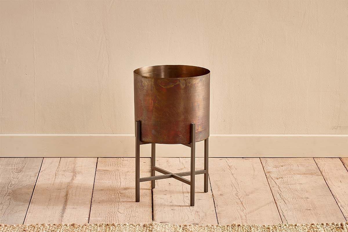 Juoni Iron Planter