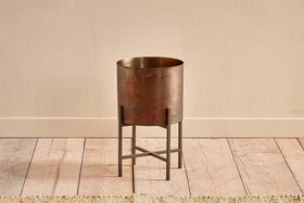 Juoni Iron Planter