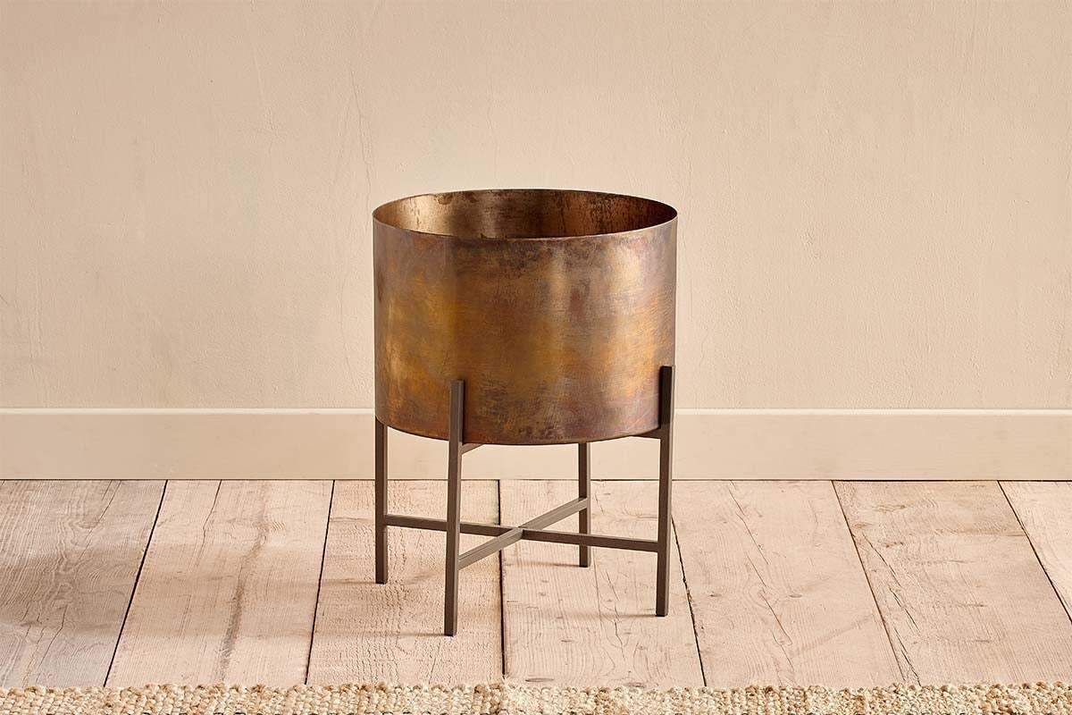 Juoni Iron Planter
