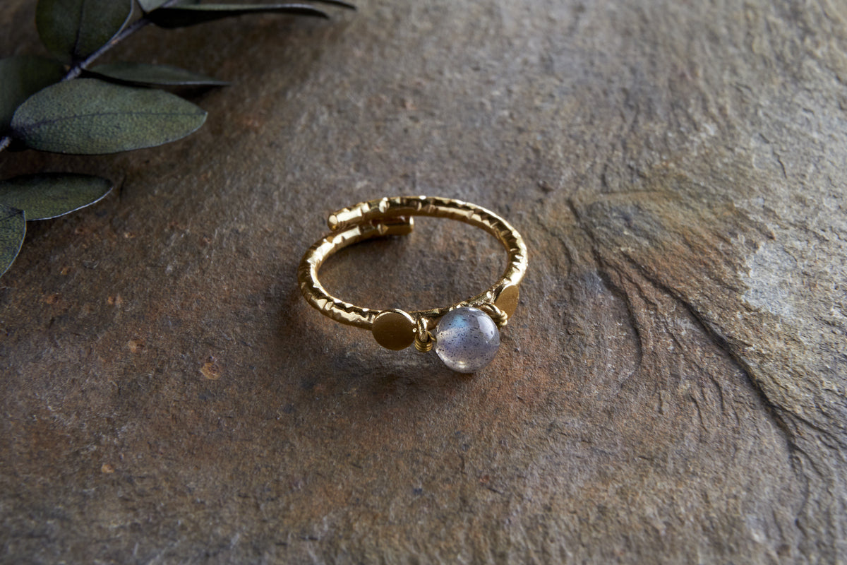 Marai Labradorite Ring - Labradorite & Gold