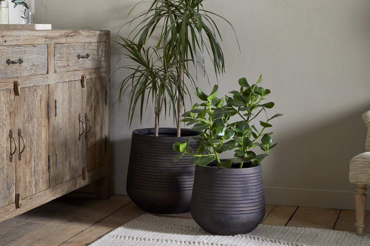 Lmaga Metal Grooved Planter - Aged Black