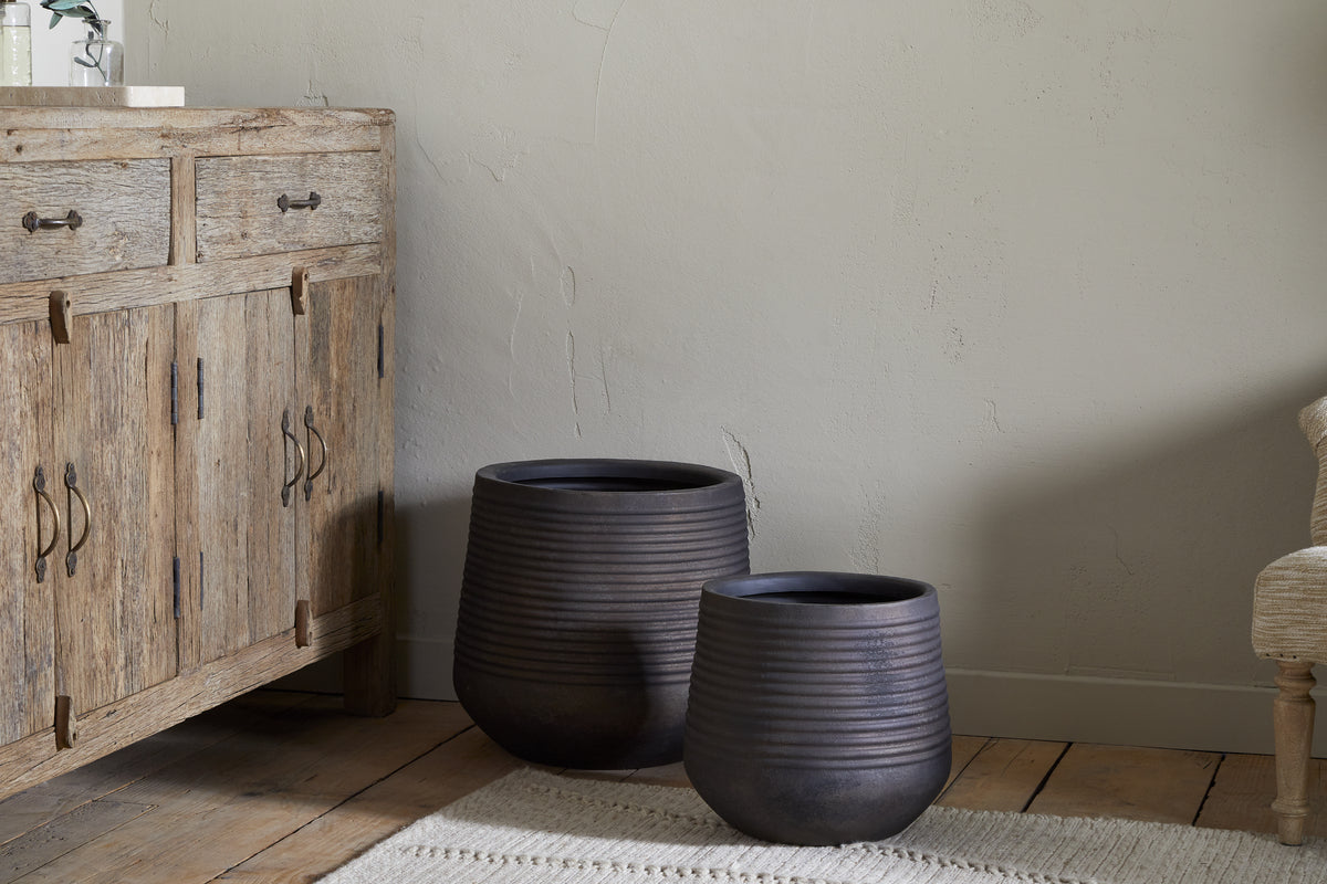 Lmaga Metal Grooved Planter - Aged Black