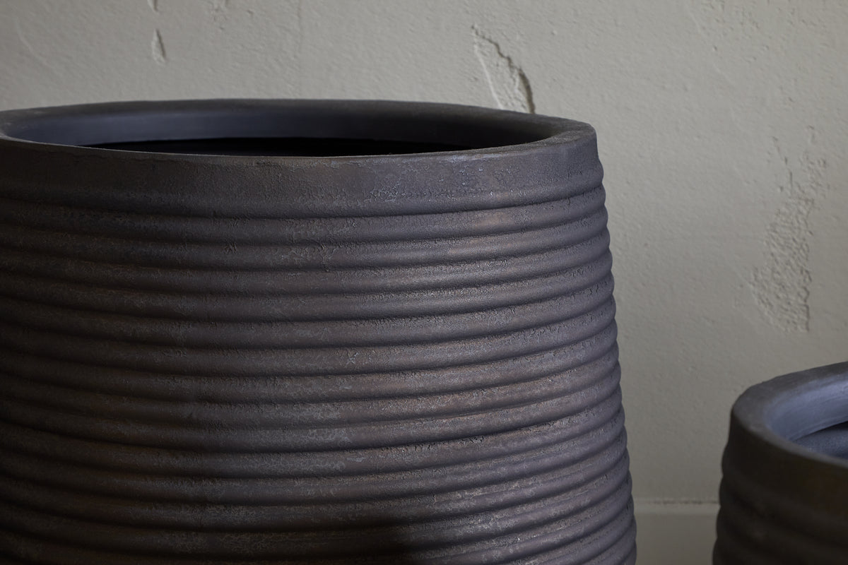 Lmaga Metal Grooved Planter - Aged Black