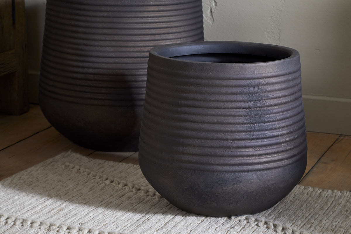 Lmaga Metal Grooved Planter - Aged Black