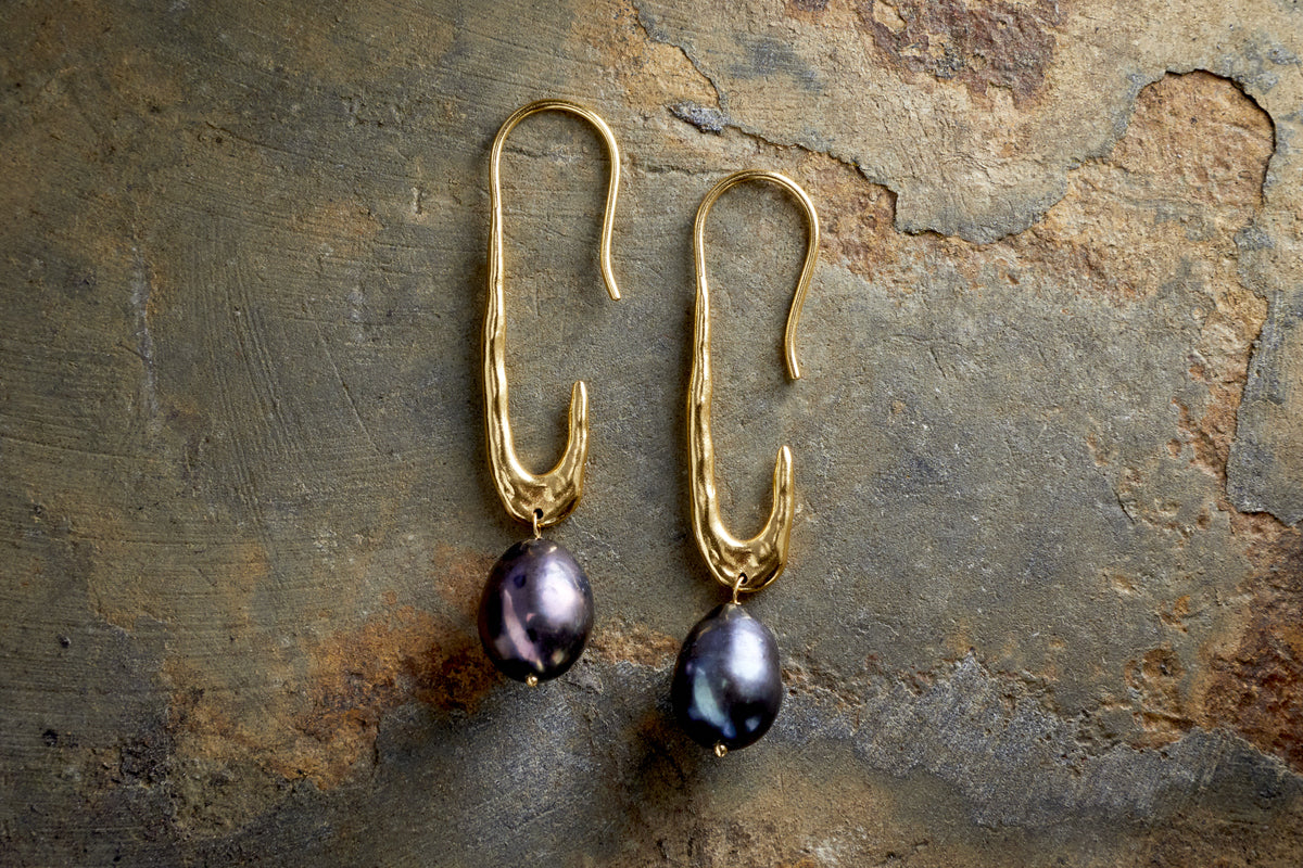 Omi Grey Pearl Earrings - Gold