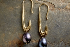 Omi Grey Pearl Earrings - Gold