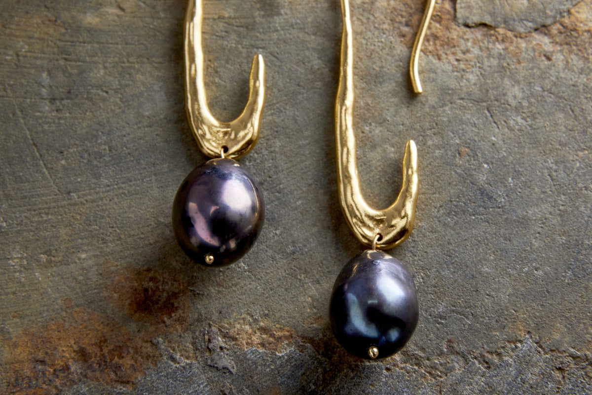 Omi Grey Pearl Earrings - Gold