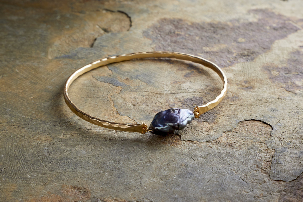 Parahu Grey Pearl Bracelet - Gold
