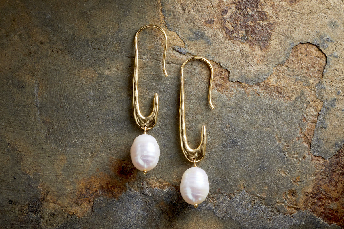 Omi White Pearl Earrings - Gold