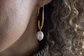 Omi White Pearl Earrings - Gold