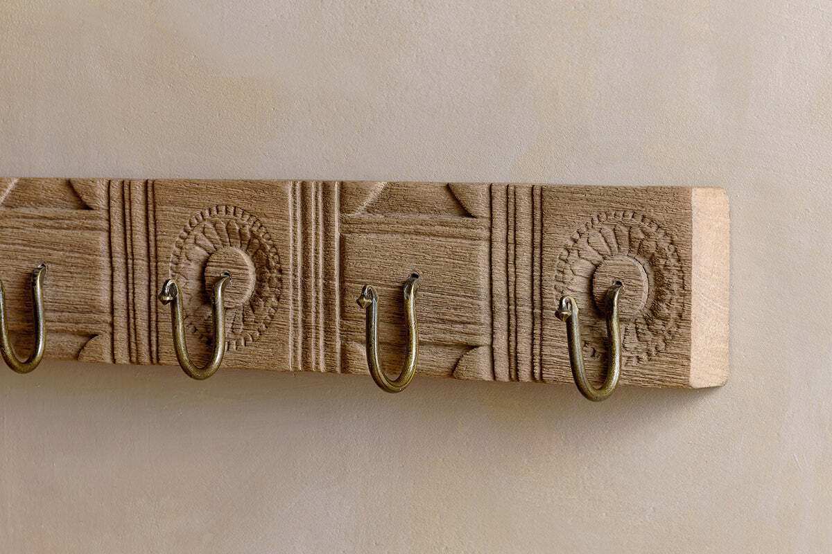 Veduru Mango Wood Carved Hook - Natural (Row of 6)