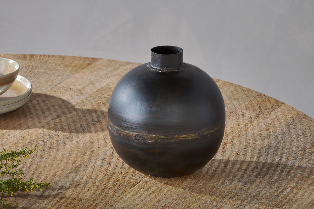 Endo Recycled Iron Vase - Black