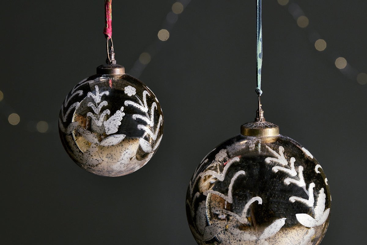 nkuku CHRISTMAS DECORATIONS Giant Antique Gold Bauble